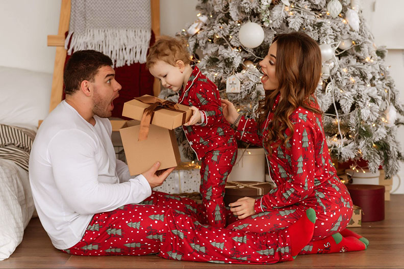 how to choose christmas pajamas for kids